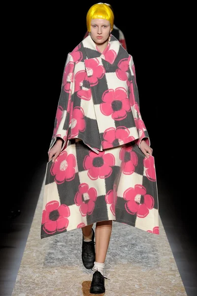 Look 15